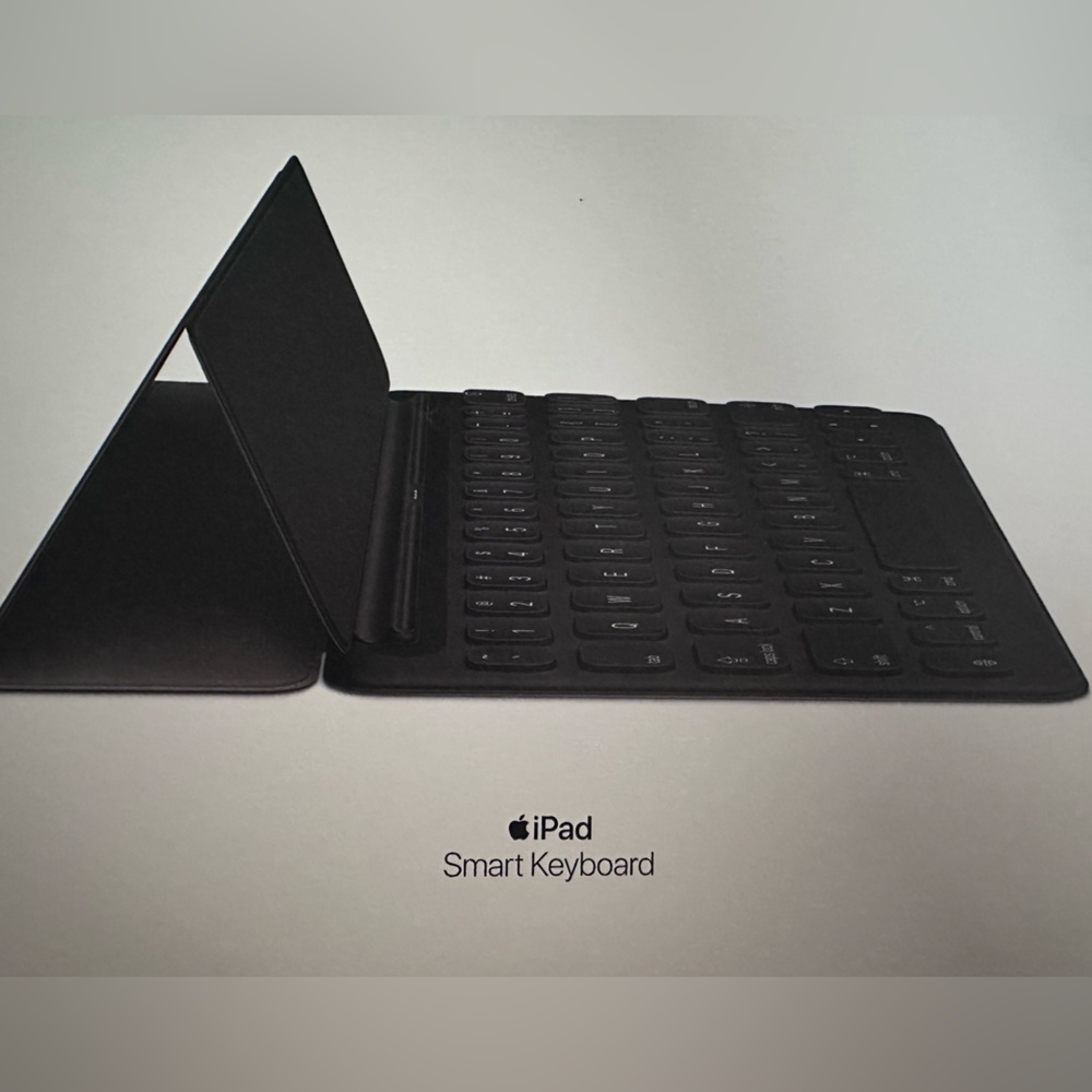 Apple iPad Smart Keyboard - Dark Gray